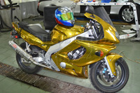 Мотоцикл стайлинг зеркальной золотой плёнкой