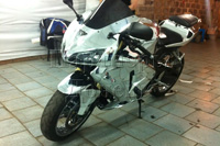 Стайлинг мотоцикла Honda CBR-6 зеркальной серебряной плёнкой